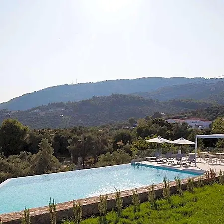 Apartahotel Amira 4*