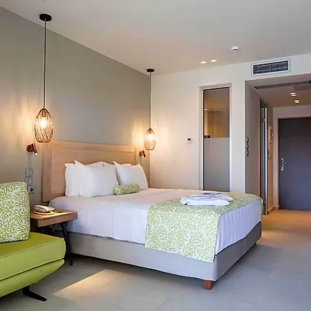 Amira Apartahotel 4*