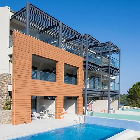 Amira アパートホテル 4*