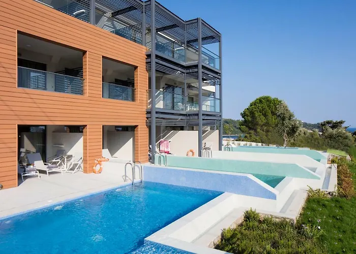 Amira مدينة سكياثوس